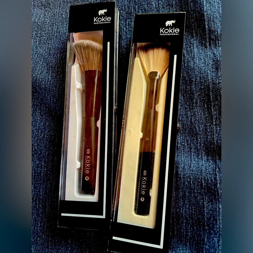 Kokie Professional Make Up Brush Bundle set of 4 and free eye shadow- all NEW